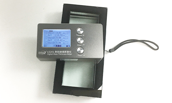 玻璃测厚仪LS201测量玻璃厚度